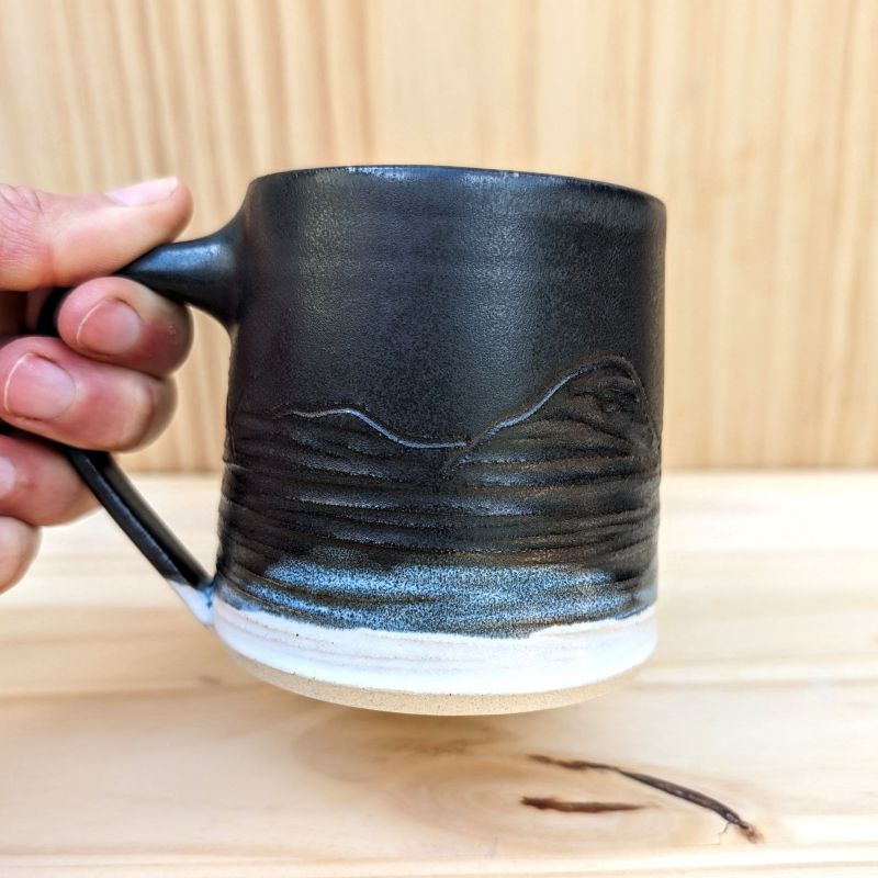 Mug montagne noire - La ligne céramique